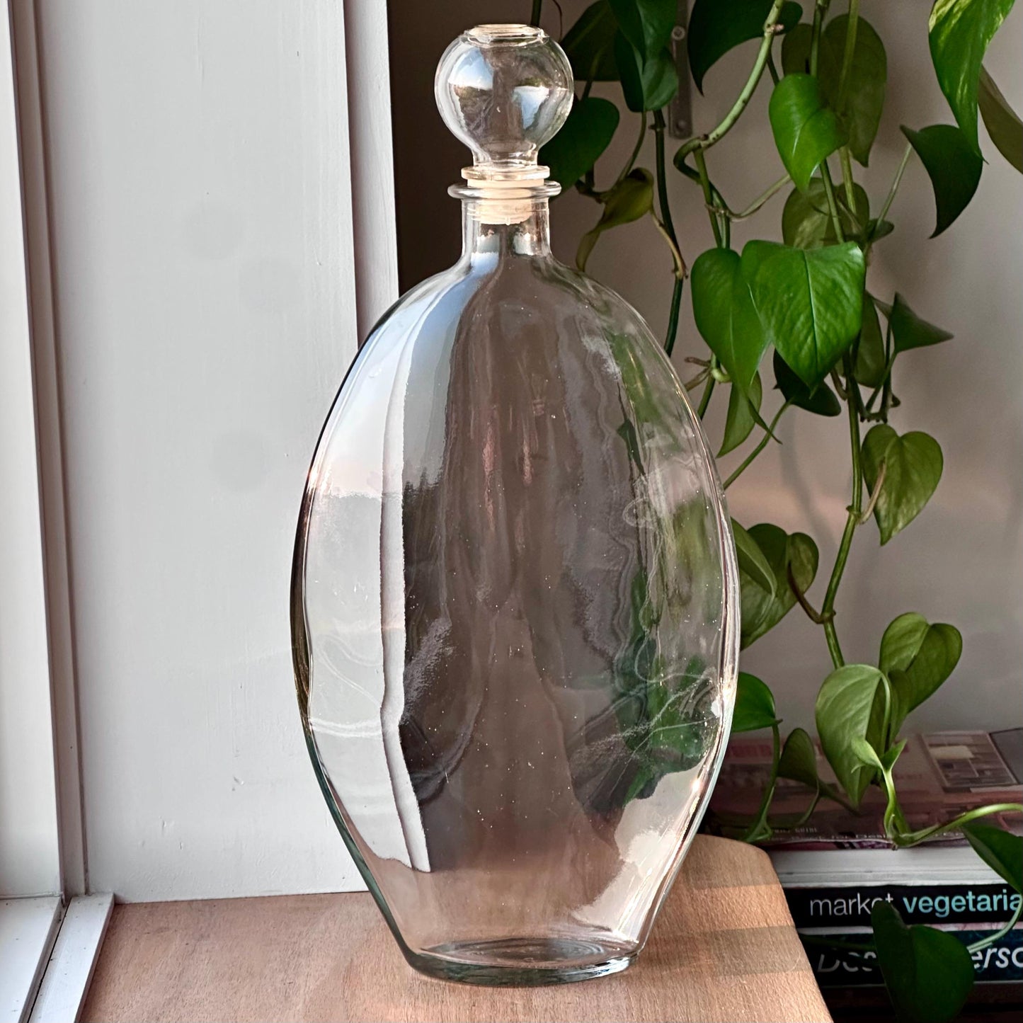 Vintage Clear Glass Bottle Decanter with Round Stopper – 750ml