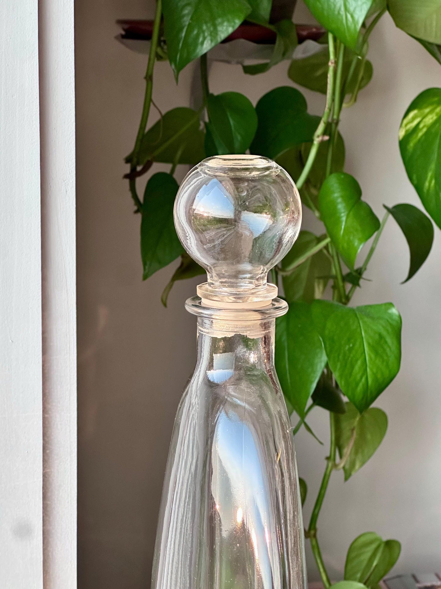 Vintage Clear Glass Bottle Decanter with Round Stopper – 750ml