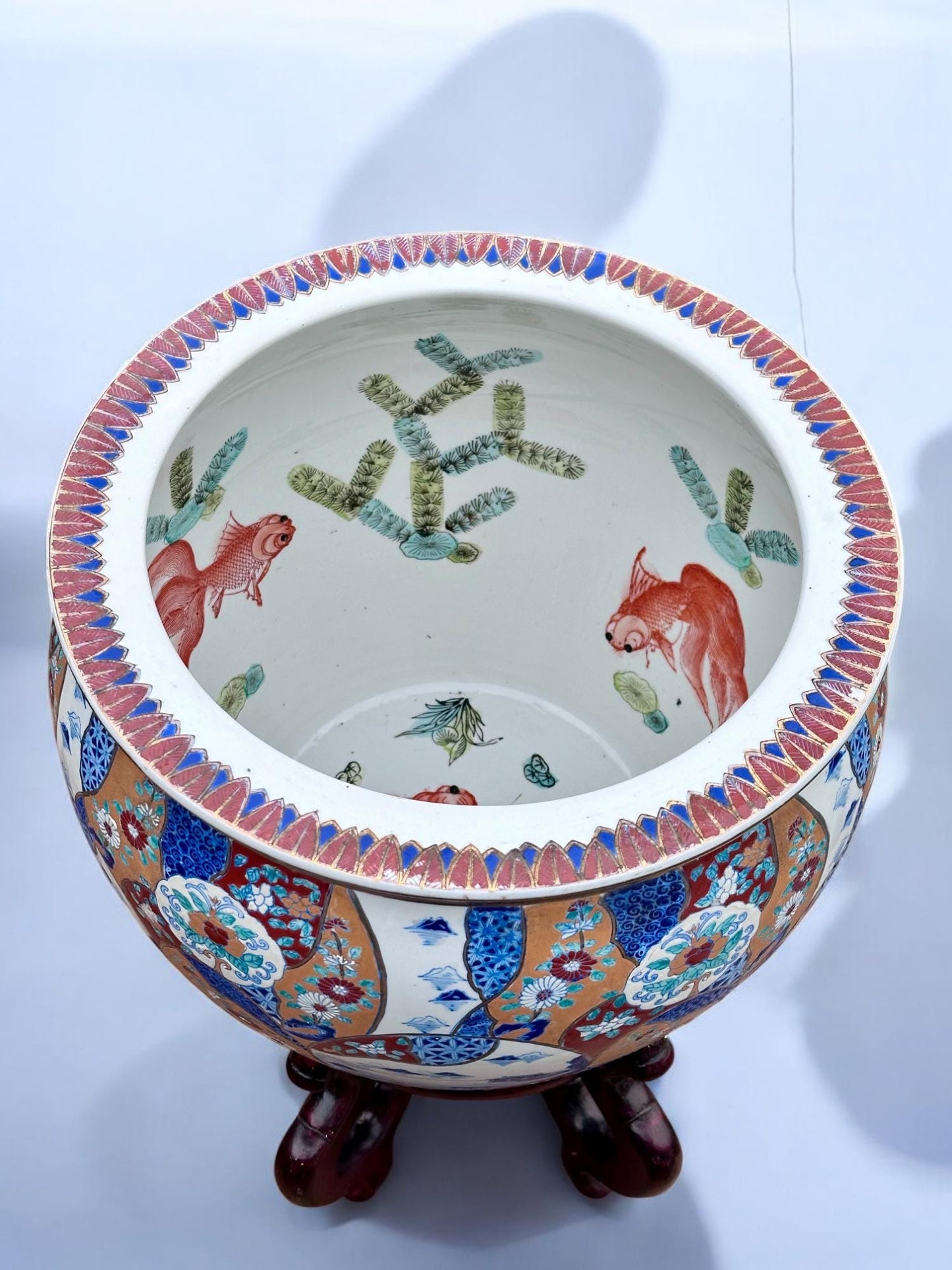 Large Vintage Imari Style Fishbowl Planter with Hand-Painted Koi & Floral Motifs – Includes Carved Wood Stand