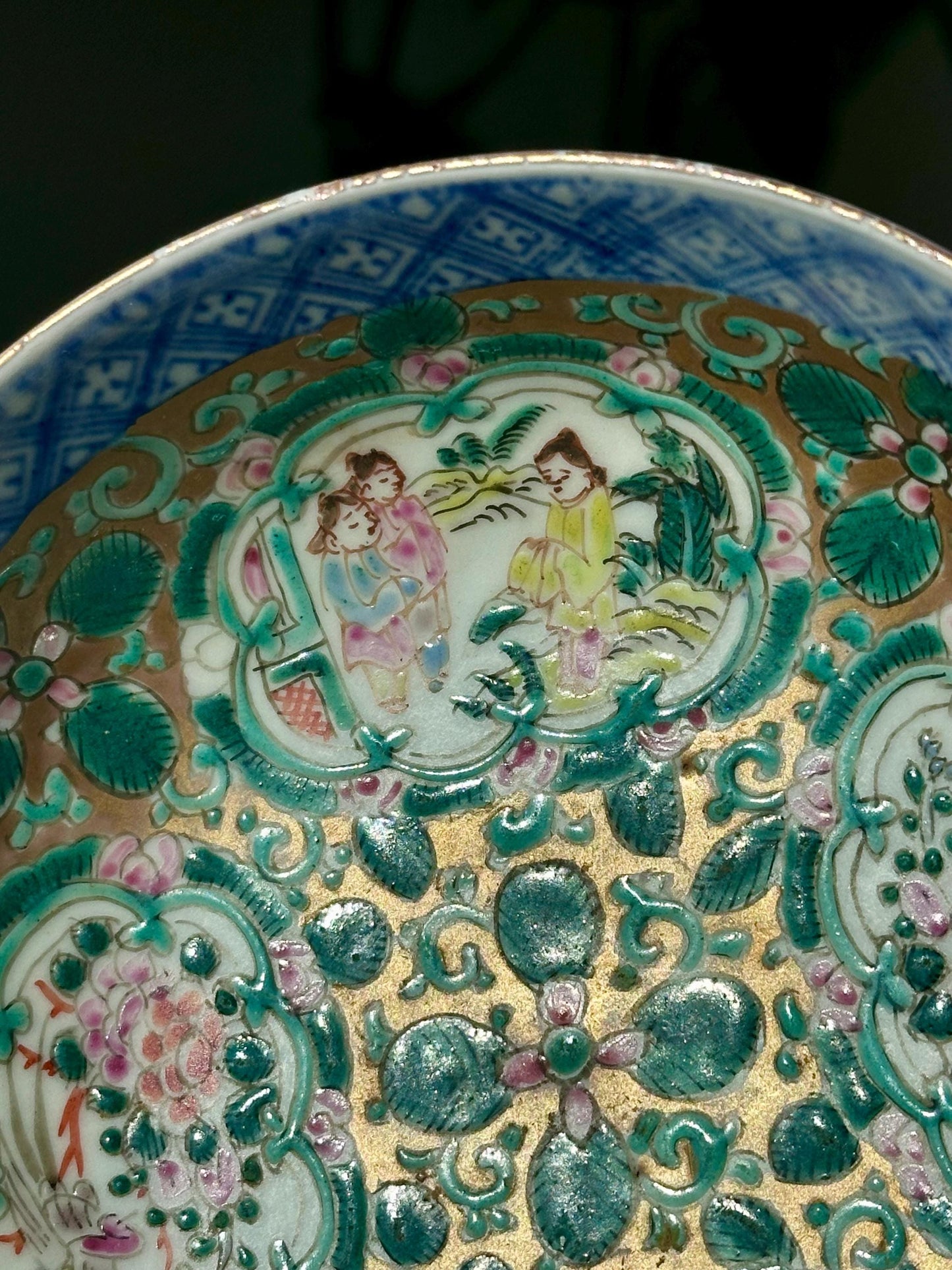 Antique Famille Rose Chinese Porcelain Bowl – Hand-Painted Gilt Floral & Figure Motifs