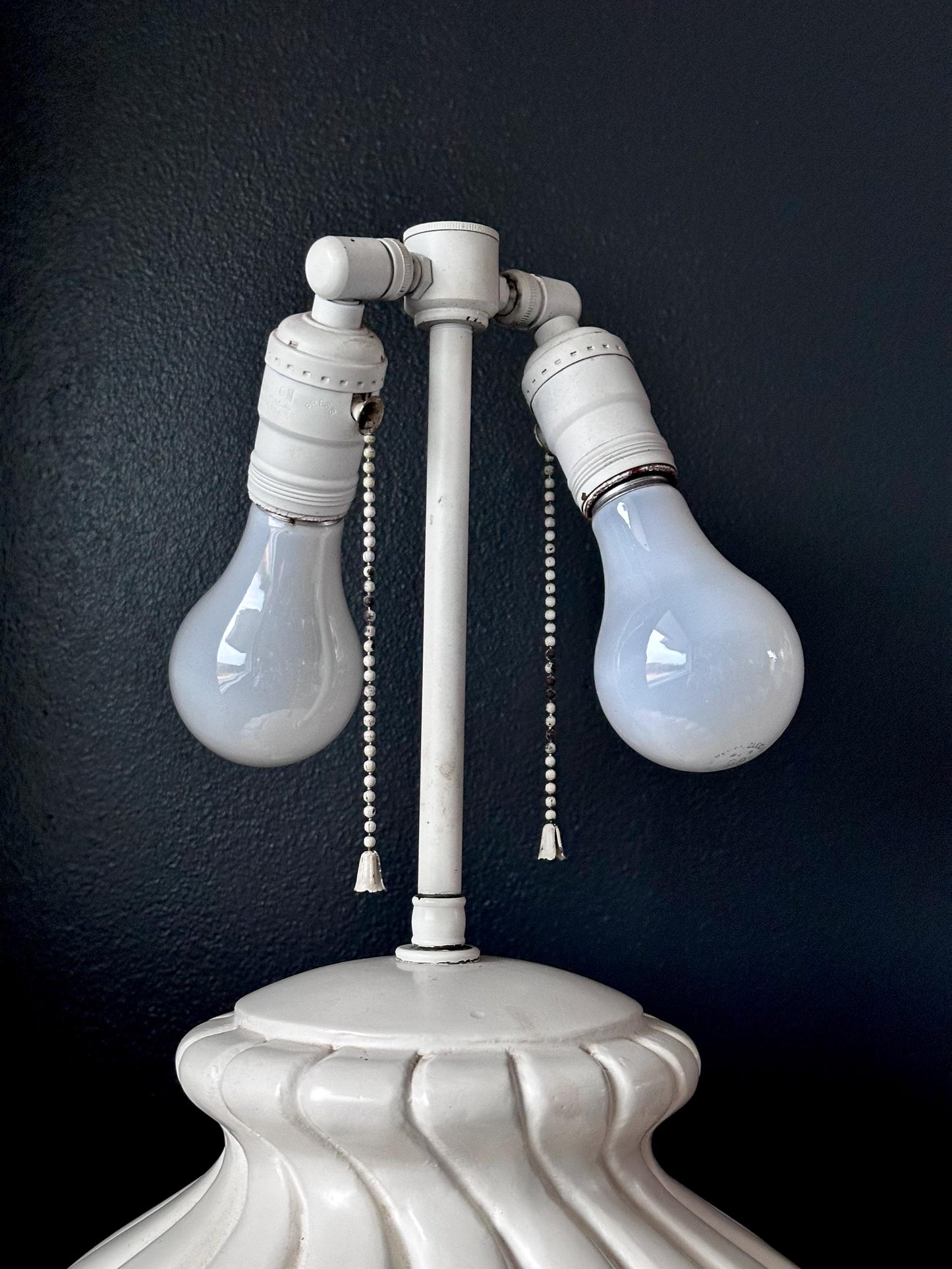 Vintage Swirl Ceramic Table Lamp with Pleated Shade – Mid-Century Modern Lighting