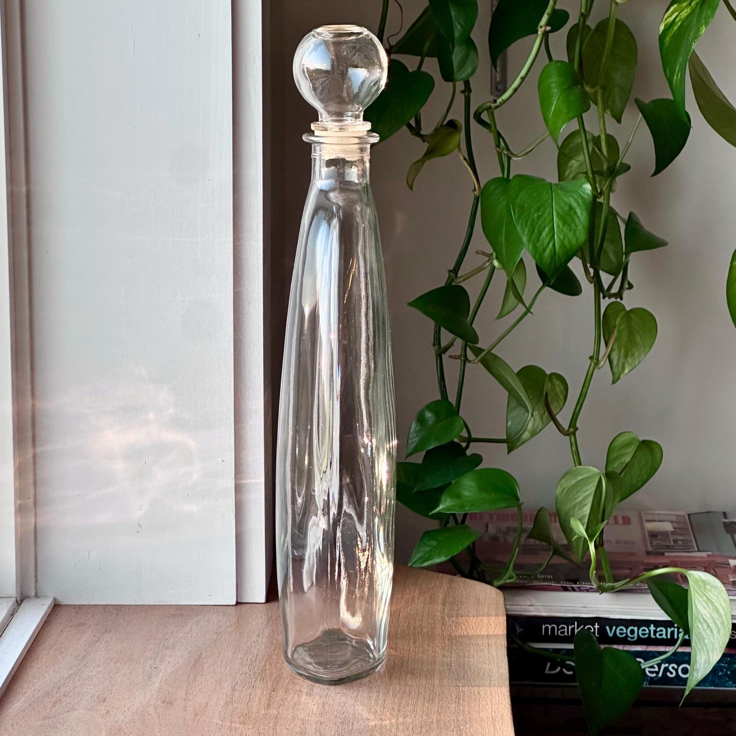 Vintage Clear Glass Bottle Decanter with Round Stopper – 750ml