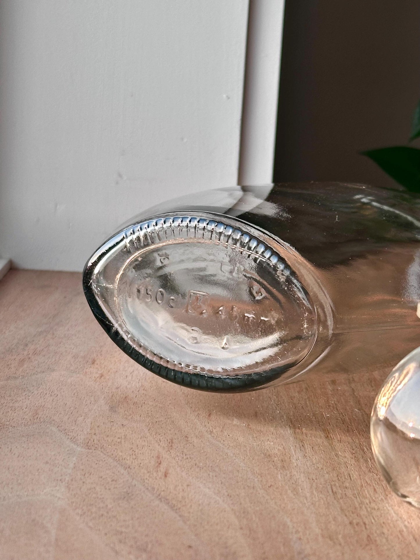 Vintage Clear Glass Bottle Decanter with Round Stopper – 750ml