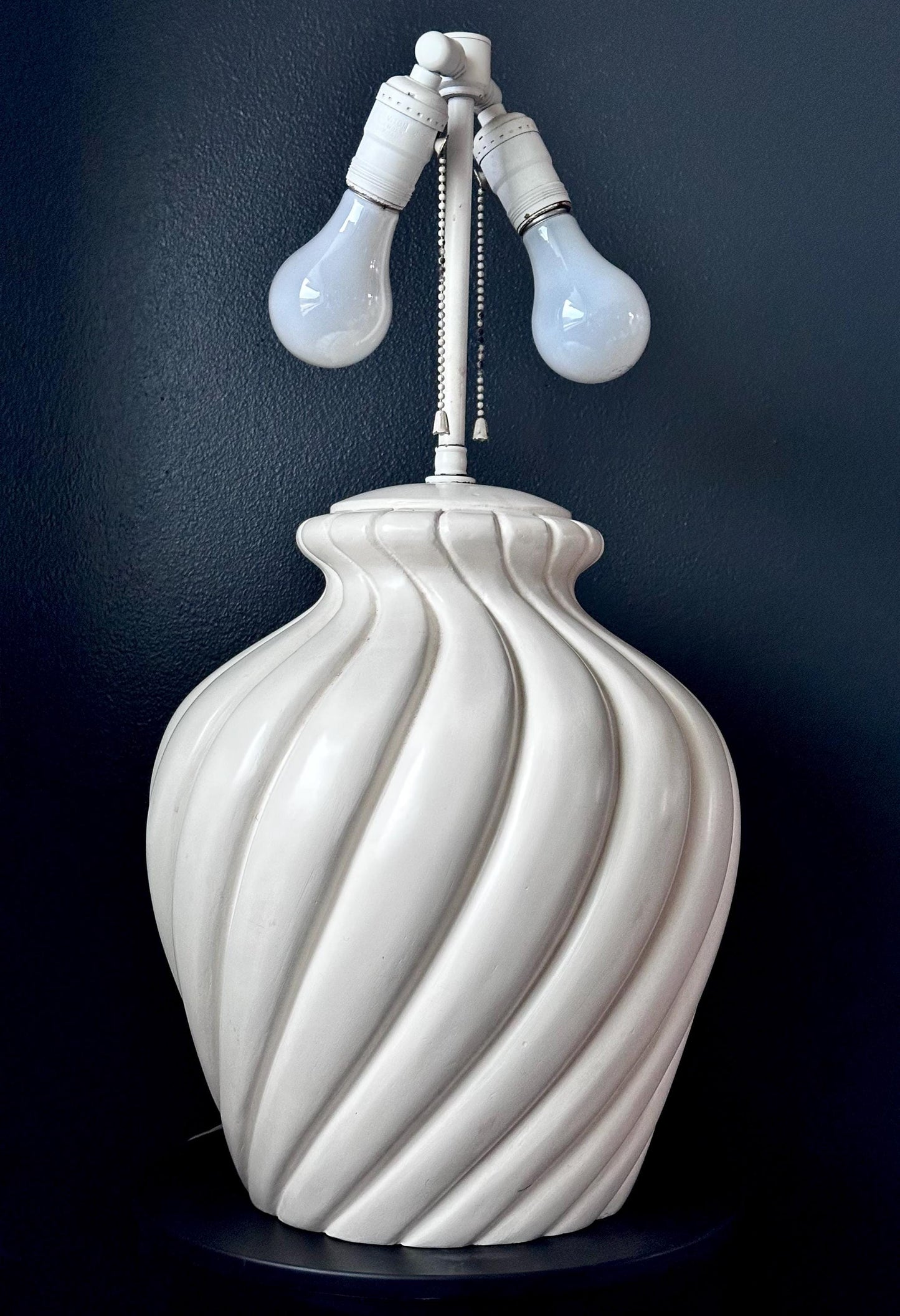 Vintage Swirl Ceramic Table Lamp with Pleated Shade – Mid-Century Modern Lighting