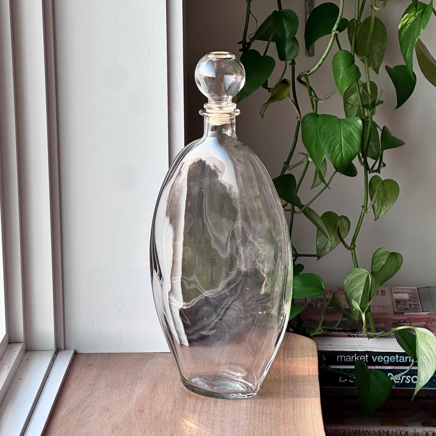 Vintage Clear Glass Bottle Decanter with Round Stopper – 750ml