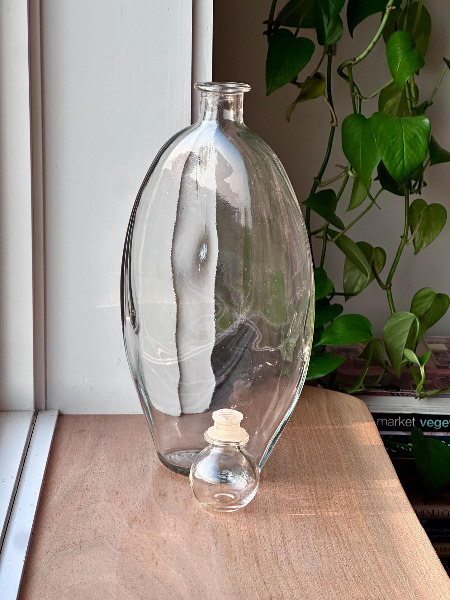 Vintage Clear Glass Bottle Decanter with Round Stopper – 750ml