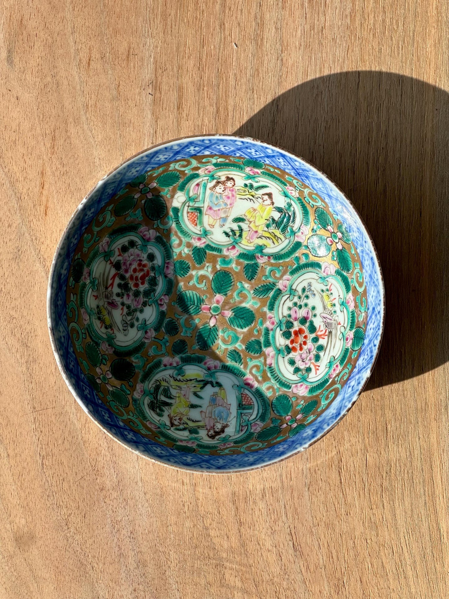 Antique Famille Rose Chinese Porcelain Bowl – Hand-Painted Gilt Floral & Figure Motifs