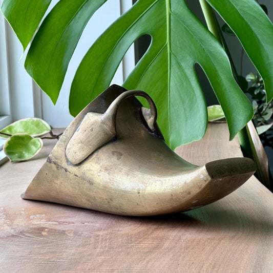 Antique Brass Conquistador Stirrup Wall Pocket – Sleek Polished Finish