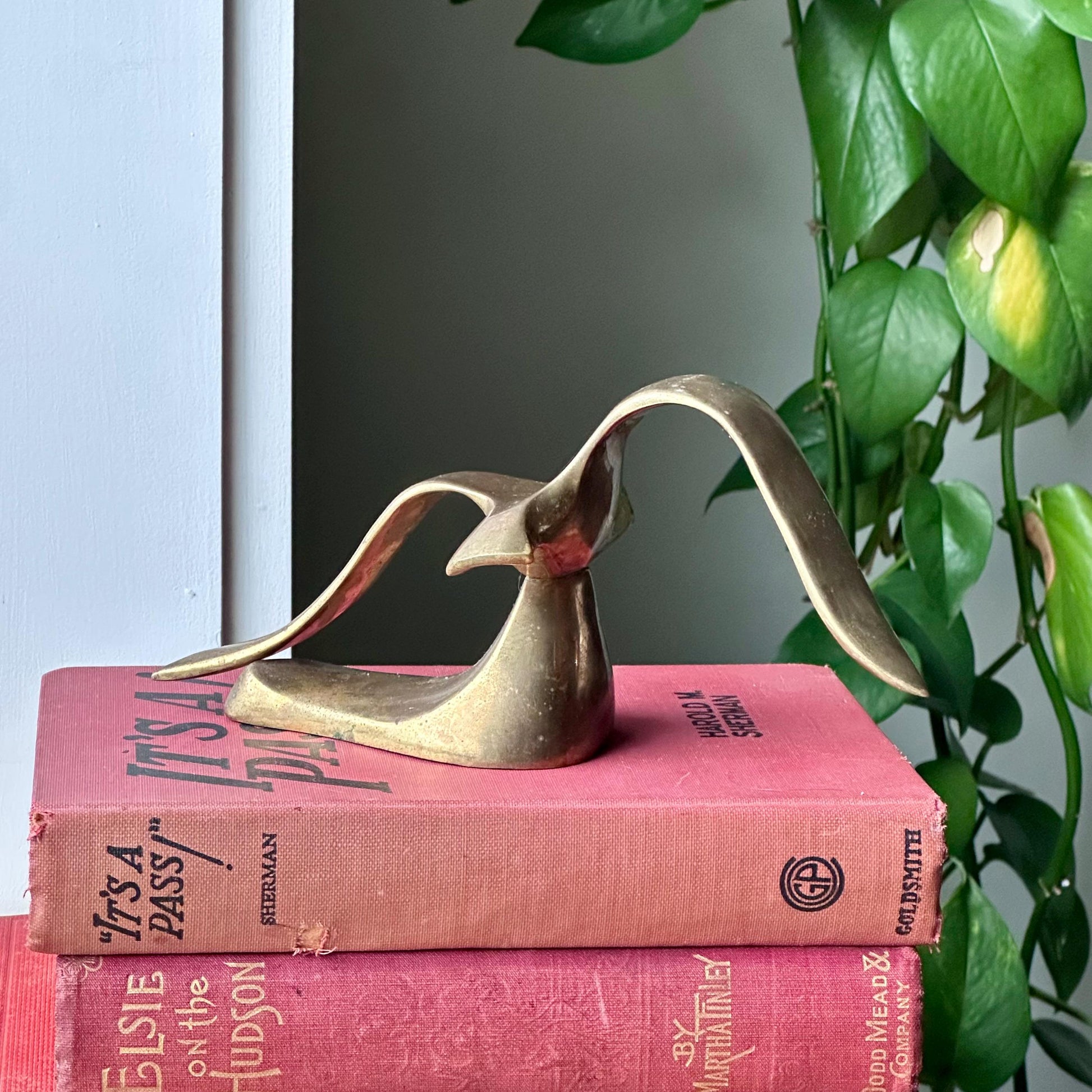 Vintage Brass Seagull Sculpture | Mid Century Modern Bird Figurine | Coastal Decor
